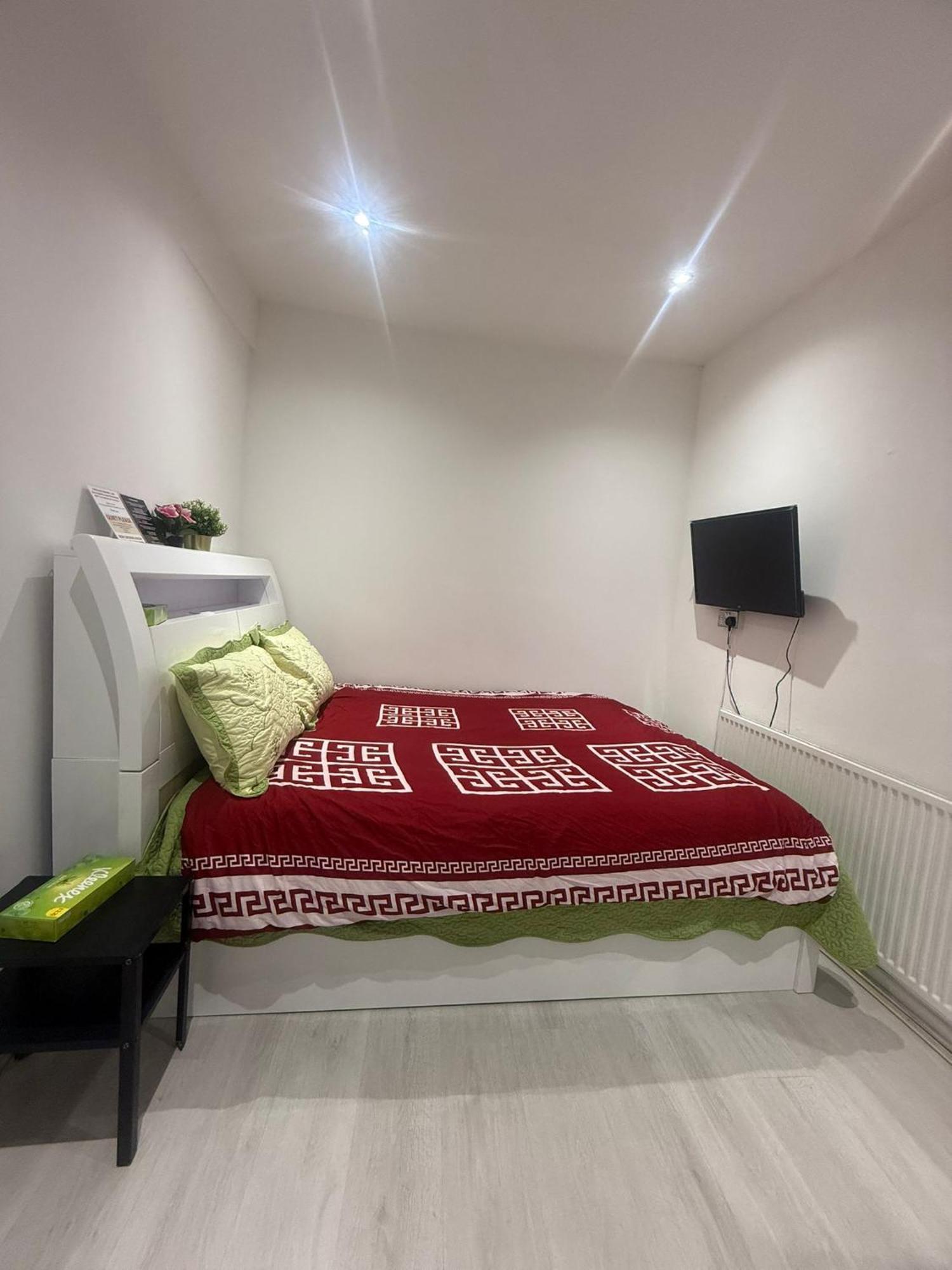 Bed & Breakfast Y2 London